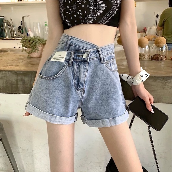 High-waisted Denim Shorts - Picture 4 of 4